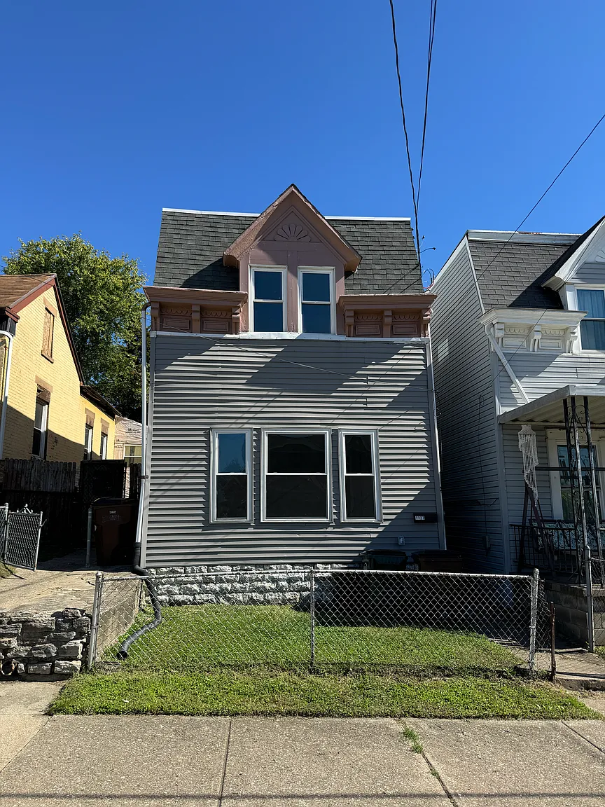 1127 Isabella St photo 1