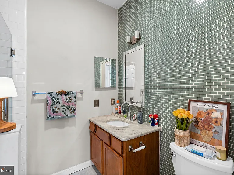 715 Brown St #B — Photo 15