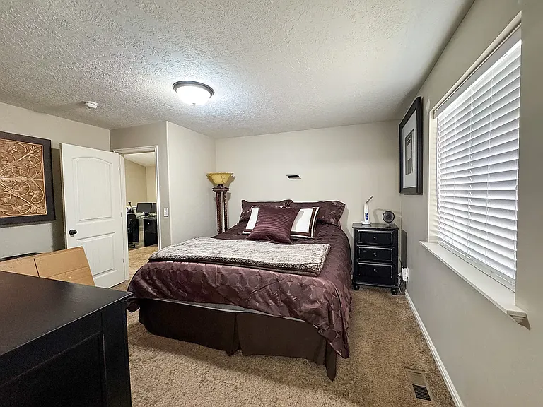 1661 S 1960 E — Photo 13
