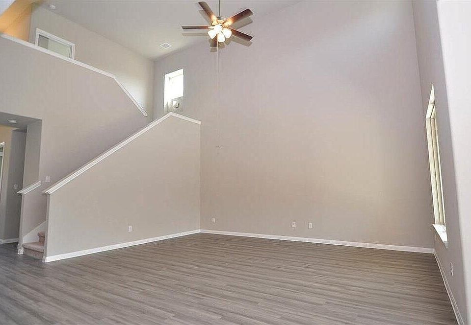 2nd image of 21021 Crinet Square St
