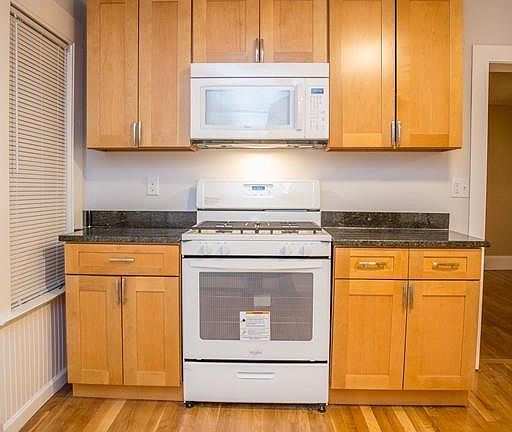 3rd image of 9 Lincoln Ct #1
