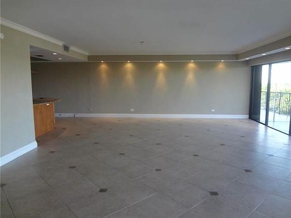 3rd image of 1800 NE 114th St APT 611