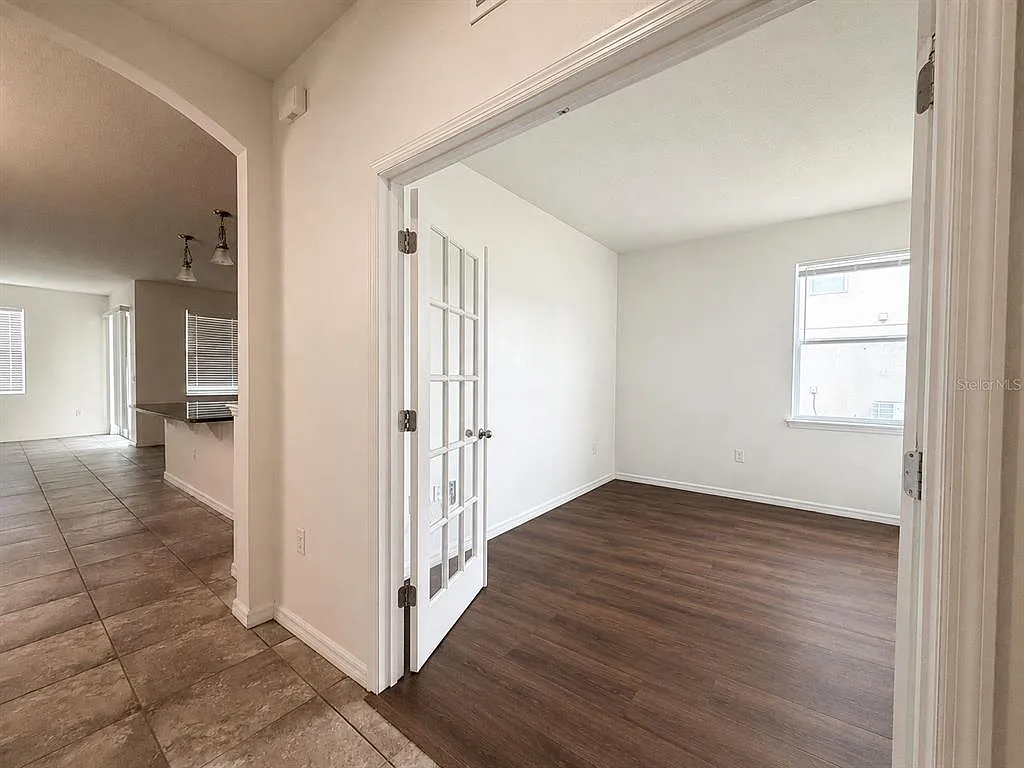 3 bed, 2.0 bath, 2001 sqft, $2,400 — Photo 3