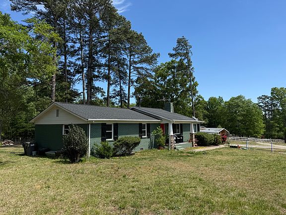 3rd image of 2619 Forest Lawn Dr