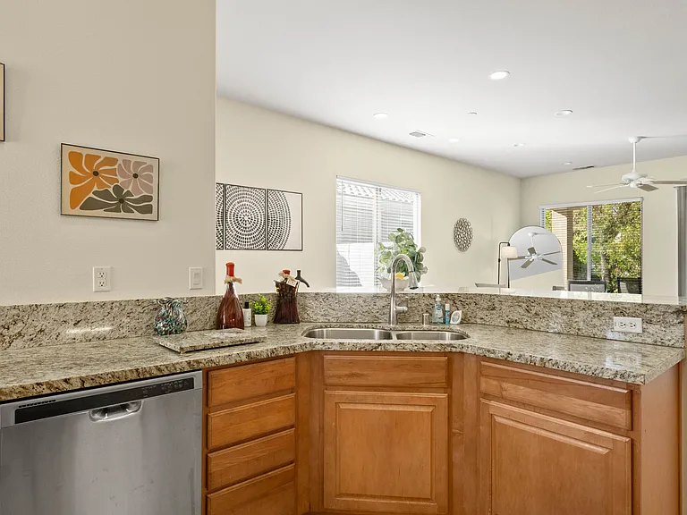 80528 Avenida San Fernando — Photo 14