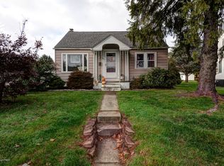 95 Henry Ave, Nazareth, PA 18064