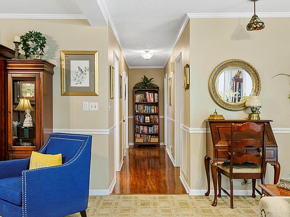 5th image of 5709 Garrett Dr