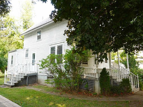 3rd image of 1318 N Cherry St
