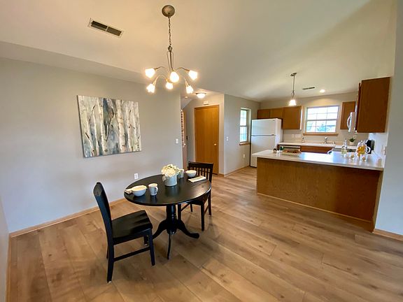 4th image of 18620 Emerald Cir E Unit E