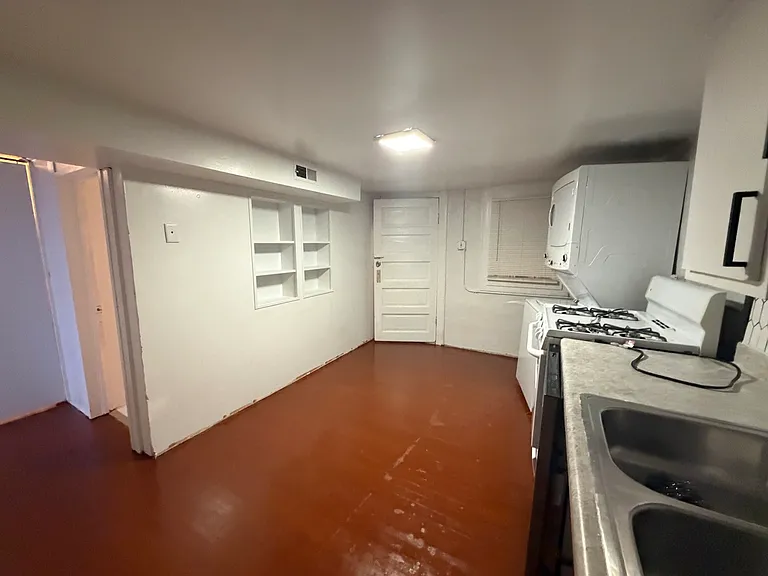 1645 W Beach Ave #G — Photo 23