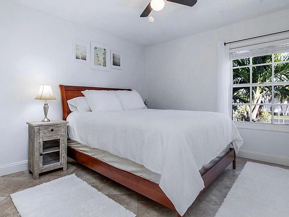 4th image of 4827 Coquina Key Dr SE