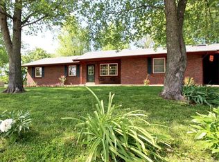 15 Pinewood Dr, Winfield, MO 63389