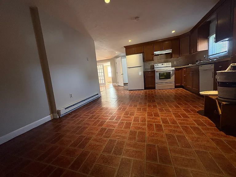 25 Coburn Ave #1.1 — Photo 7