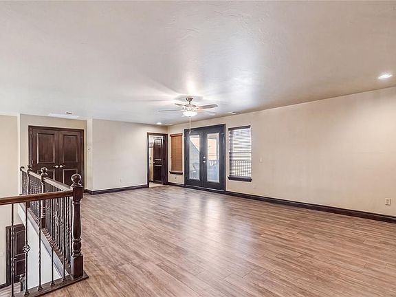 4th image of 413 S Riverside Dr