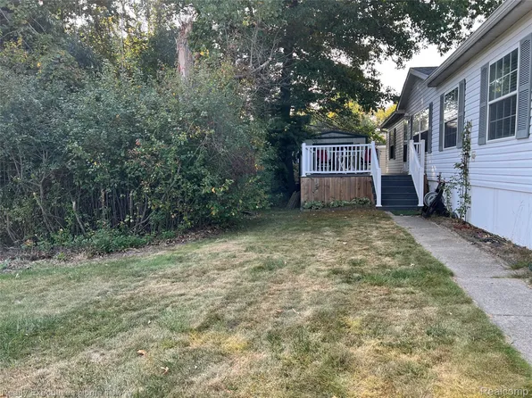 124 Hidden Spgs, Fort Gratiot, MI 48059