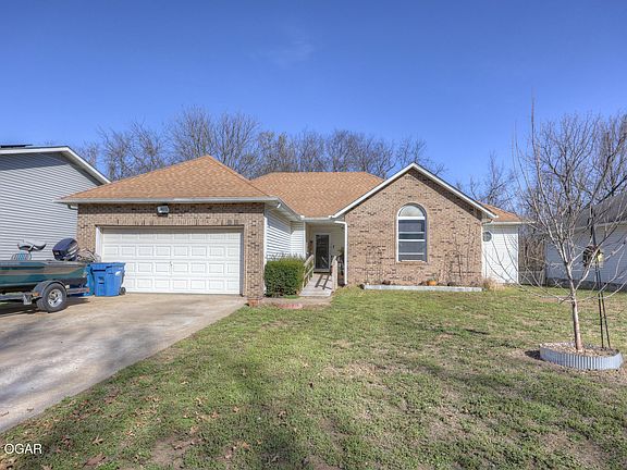3rd image of 1206 Douglas Ct