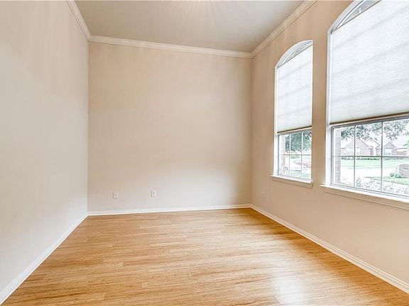 5th image of 3864 Lakeway Dr