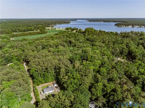 236 Hickory Dr, Hartfield, VA 23071