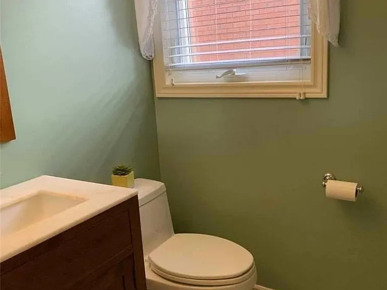 76 Mayfair Dr — Photo 14