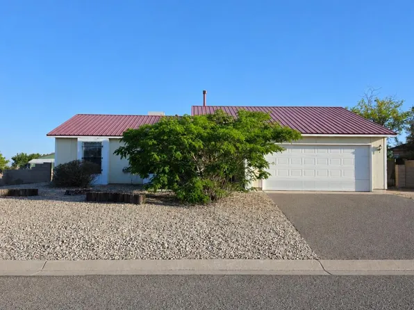 101 Marigold Dr SW, Rio Rancho, NM 87124
