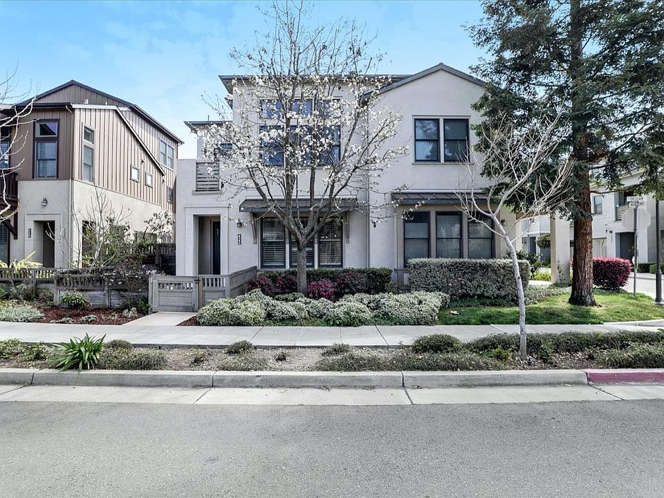 1st image of 422 Deodar St