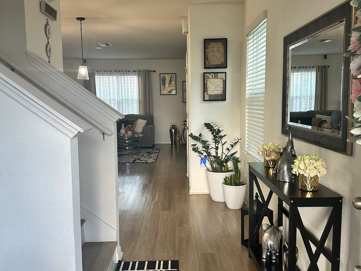 4 bed, 2.5 bath, 2260 sqft, $2,600 — Photo 3