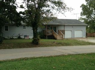 1042 Sycamore St, Cabool, MO 65689