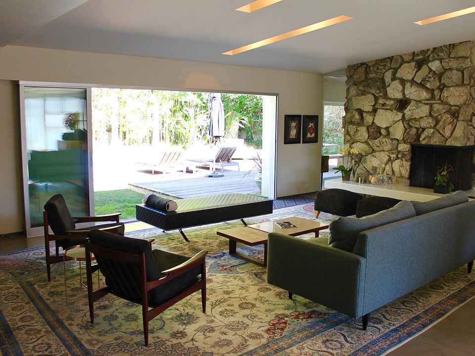 1st image of 865 N Bundy Dr