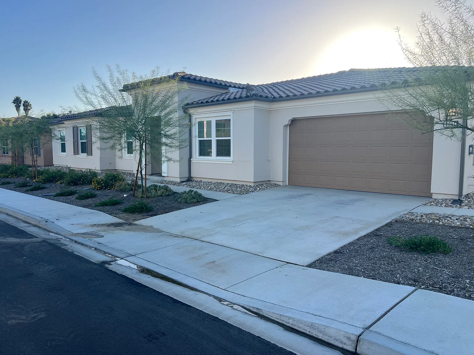 5 bed, 2974 sqft, $5,900 — Photo 2