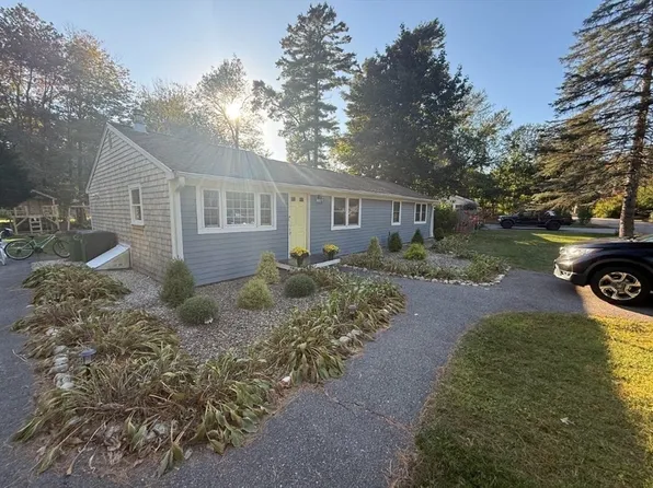 20 Carol Ave, Pembroke, MA 02359