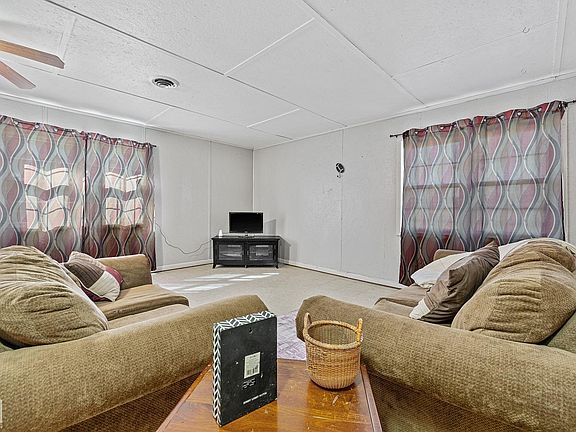 4th image of 330 N Davis St