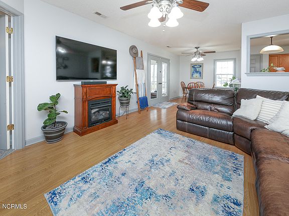 3rd image of 107 E Heron Court
