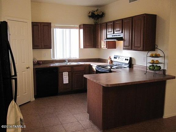 4th image of 3043 N Estrella Ave