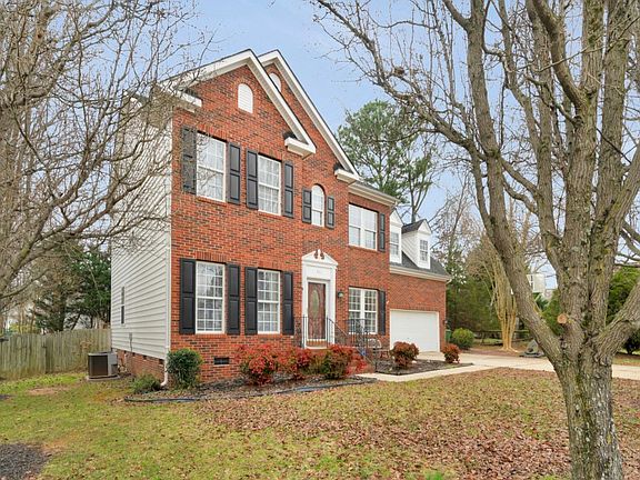 3rd image of 102 Knob Hill Ct
