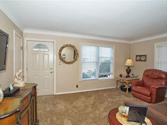 3rd image of 1505 Parker Dr