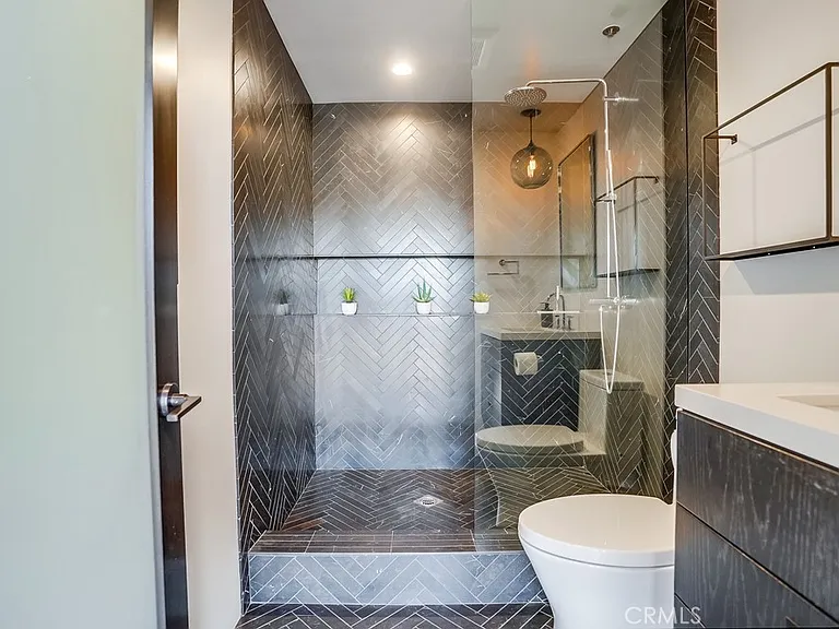 100 W 5th St #Penthouse 9B — Photo 15