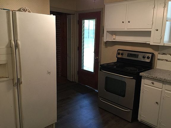 3rd image of 1829 Hill Hedge Dr