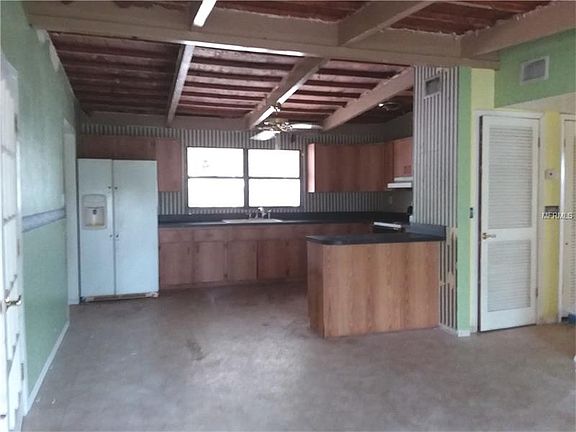 2nd image of 1322 Larsen Ln