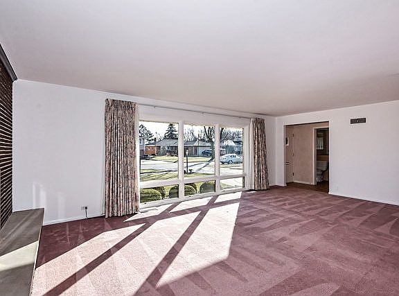 3rd image of 488 Pinehurst Dr