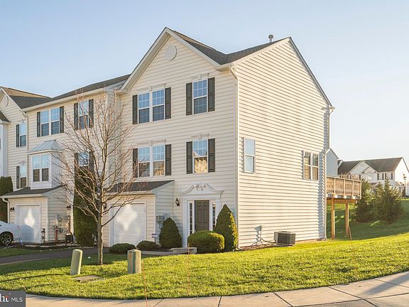 2nd image of 15 Bayberry Ln