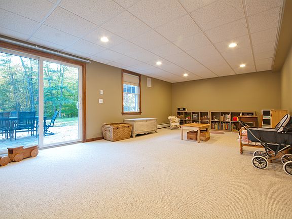 5th image of 43 Wickaboxet Dr