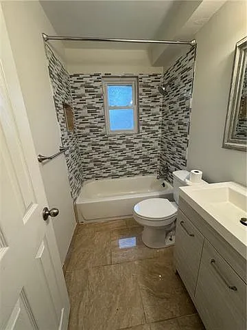 4 bed, 2.0 bath, 1240 sqft, $2,400 — Photo 4