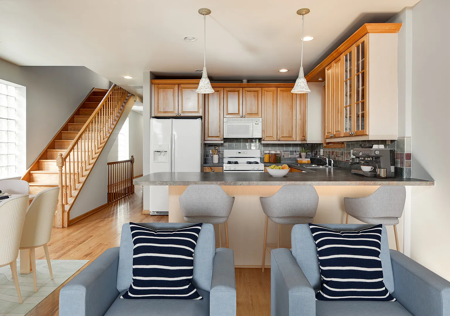 3 bed, 2.5 bath, 2150 sqft, $4,000 — Photo 4