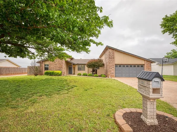 305 Maple St, Elk City, OK 73644