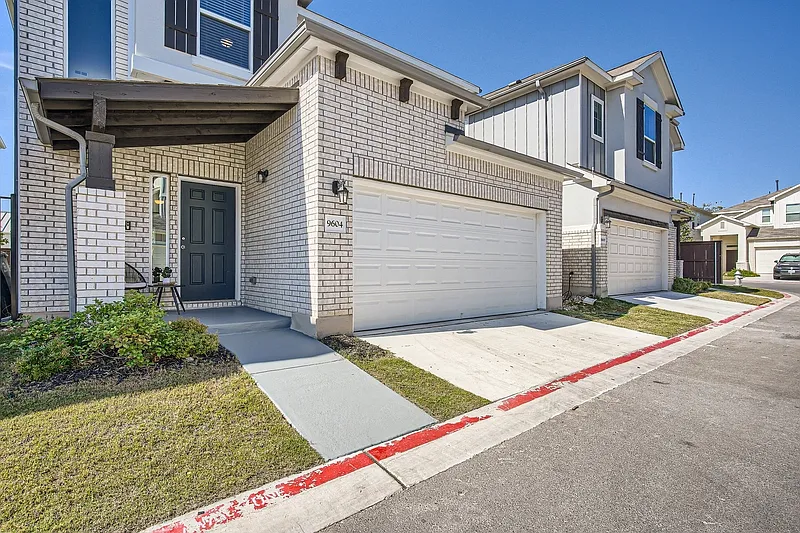 4 bed, 2.5 bath, 2013 sqft, $2,500 — Photo 1