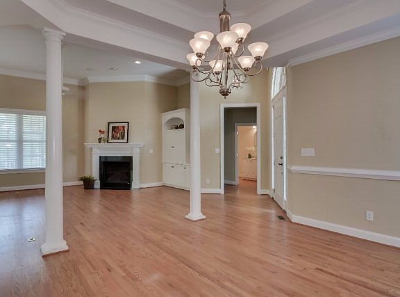 3rd image of 136 Bellewood Dr