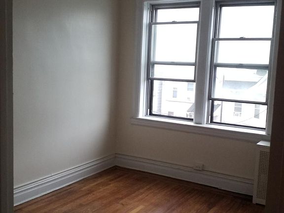 5th image of 176 Fairview Ave APT 14