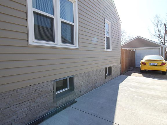 2nd image of 410 E 18th St