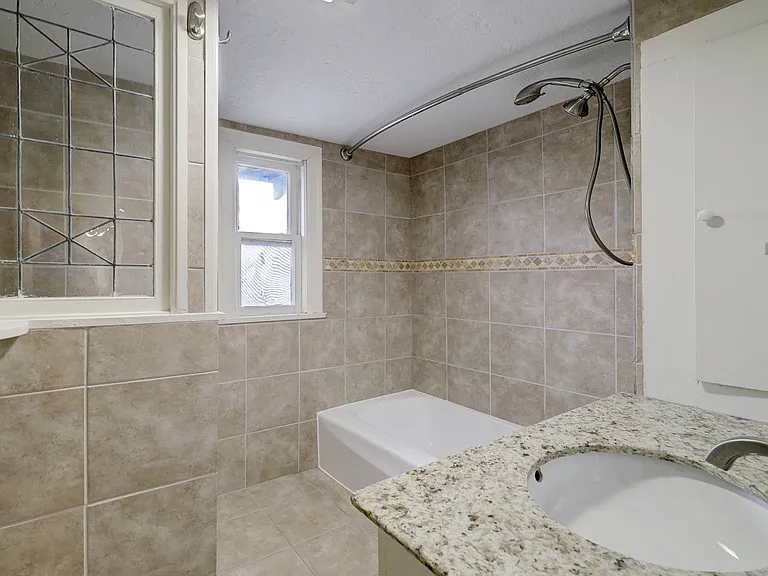 3716 Yupon — Photo 15