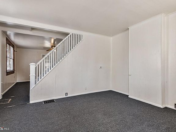 4th image of 410 Powell St W #W